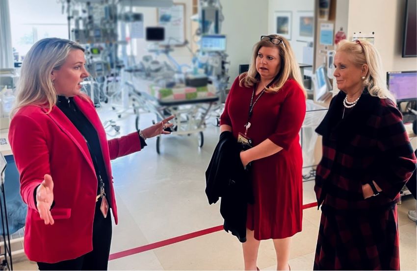 Dr. Jennifer Romano gives U.S. Rep. Debbie Dingell a tour&nbsp;of the Congenital Heart Center